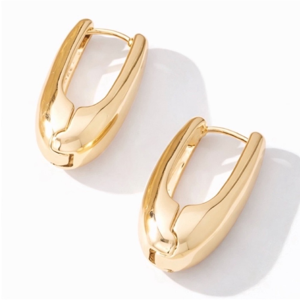New! Gold Tear Drop Huggie Earrings (3005) NWOT